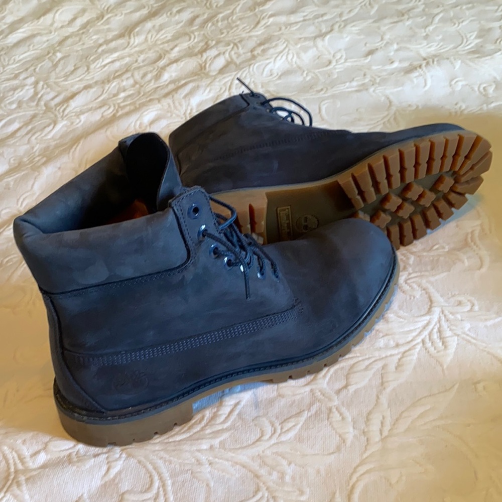 Timberland boots. 9/10. Navy blue.